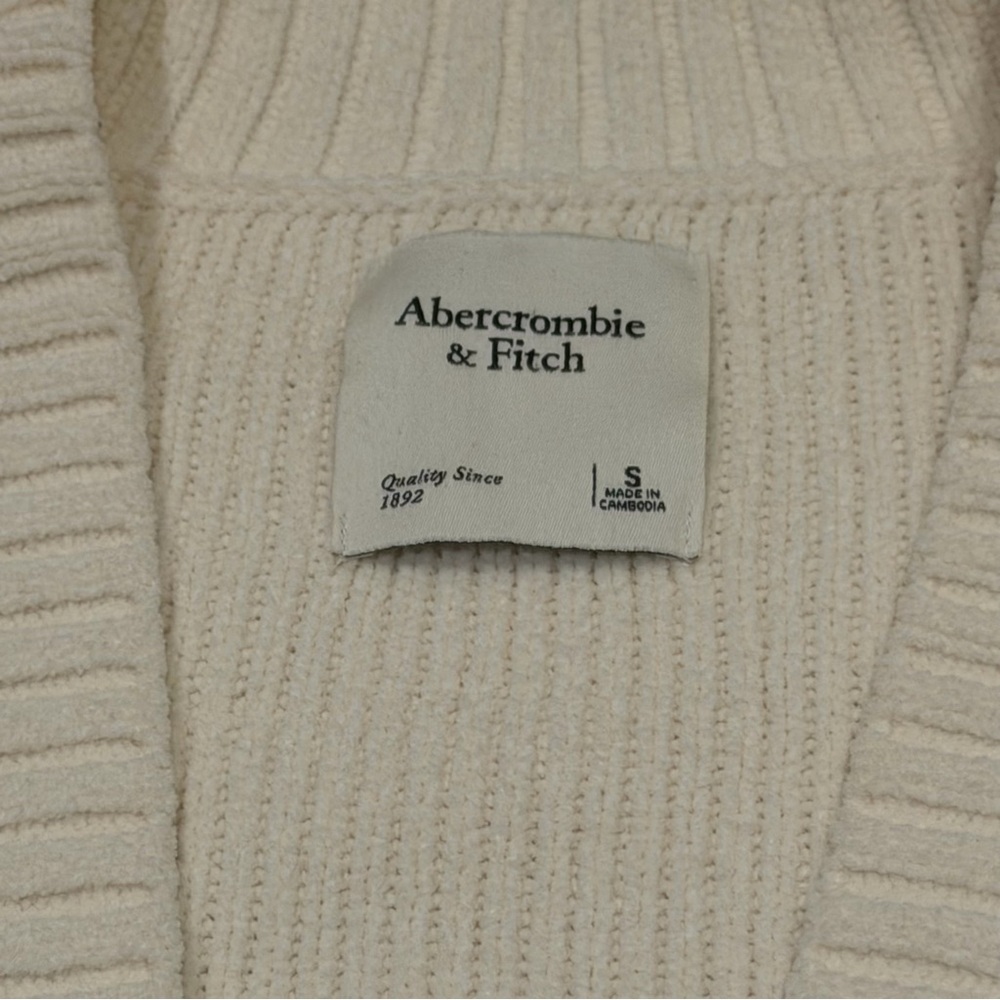 Abercrombie & Fitch Cream Chunky Button Cardigan - Picture 2 of 5